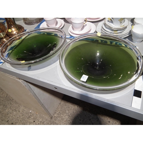 476 - 2 X GREEN GLASS DISHES
