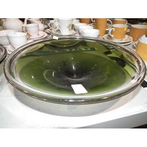 476 - 2 X GREEN GLASS DISHES