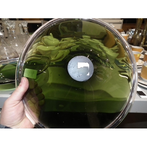 476 - 2 X GREEN GLASS DISHES