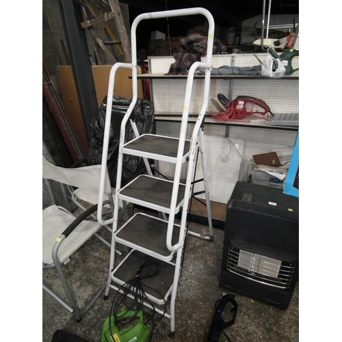 92 - STEP LADDERS