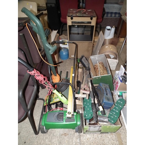 105 - BATT OPERATED LAWNMOWER/STRIMMER/WEEDER/GARDEN TOOLS ETC - WARRANTED UNTIL NOON TUES FOLLOWING THE A... 