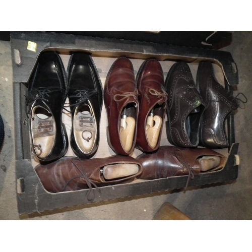 186 - 2 BOXES OF GOOD QUALITY MENS SHOES SIZE 6 - 6 1/2