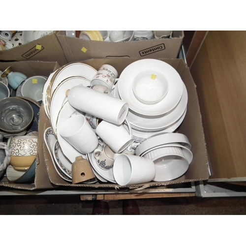 224 - 4 X BOXES OF MIXED CHINA PLATESMUGS/TEA POTS/BOWLS ETC