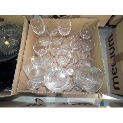 225 - 4 BOXES OF ASSORTED GLASSWARE/BOWLS/CAKESTANDS/VASES ETC