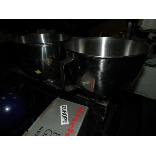 231 - KITCHEN AID, STAN MIXER WITH ATTACHMENTS & BOOKLET - WARRANTED UNTIL 12 NOON ON TUESDAY FOLLOWING TH... 