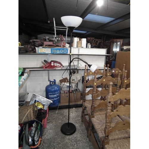 25 - LARGE MODERN STANDARD LAMP (BLACK) - WARRANTED UNTIL NOON TUES FOLLOWING THE ABOVE SALE