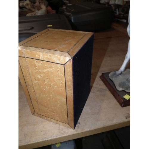 255 - DECORATIVE INLAID JEWELERY BOX (BIRCH?)