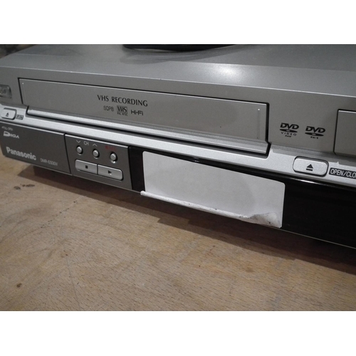 271 - PANASONIC DVD/VIDEO RECORDER PLAYER & REMOTE - WARRANTED UNTIL NOON TUES FOLLOWING THE ABOVE SALE