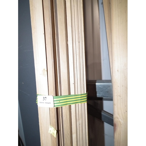 37 - LARGE BUNDLE OF MOULDING