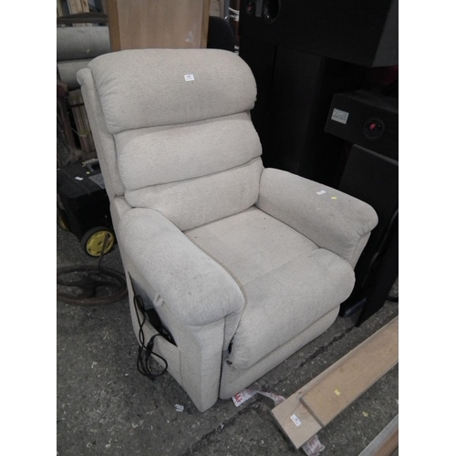 142 - ELECTRIC RECLINING ARMCHAIR - WARRANTED UNTIL NOON TUES FOLLOWING THE ABOVE SALE