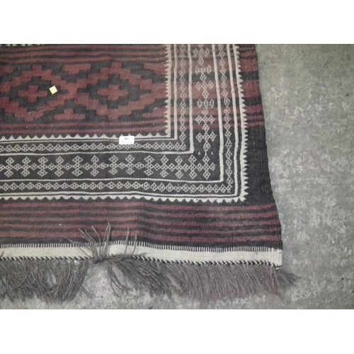 402 - PATTERNED RUG 206 X 144