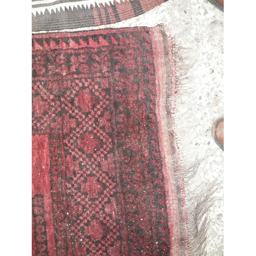 405 - RED PATTERN RUG 192 X 142