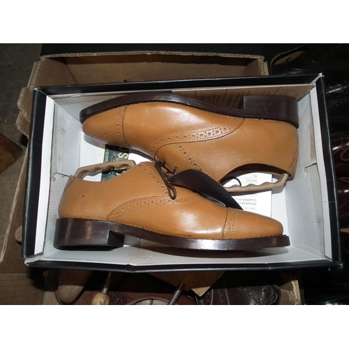 186 - 2 BOXES OF GOOD QUALITY MENS SHOES SIZE 6 - 6 1/2