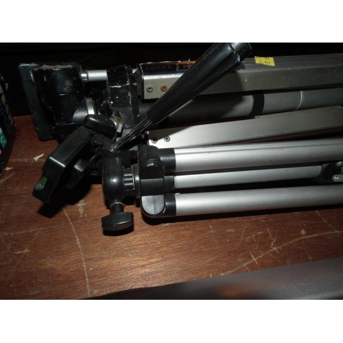 426 - 3 X TRIPODS