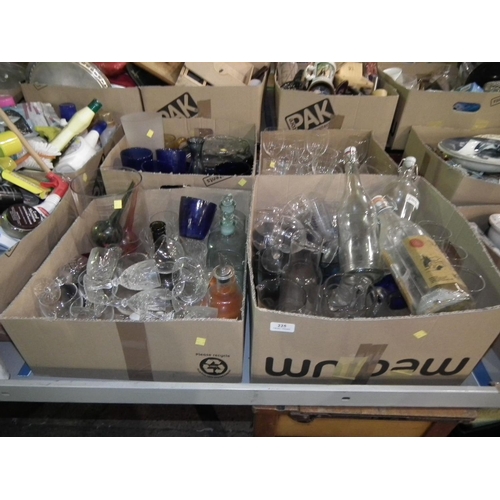 225 - 4 BOXES OF ASSORTED GLASSWARE/BOWLS/CAKESTANDS/VASES ETC