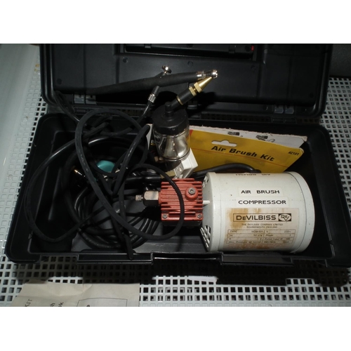 46 - AIR BRUSH KIT & COMPRESSOR - WARRANTED UNTIL NOON TUES FOLLOWING THE ABOVE SALE