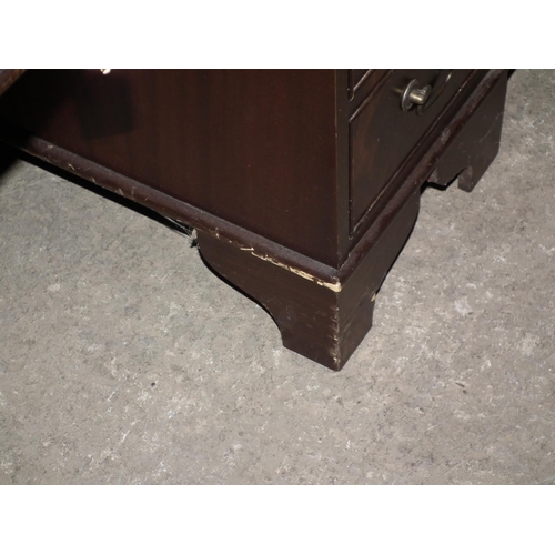 475 - 8 DRAWER LEATHER TOP DESK