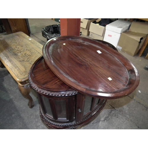 476 - DECORATIVE OVAL DISPLAY TABLE (1 PIECE OF GLASS MISSING)