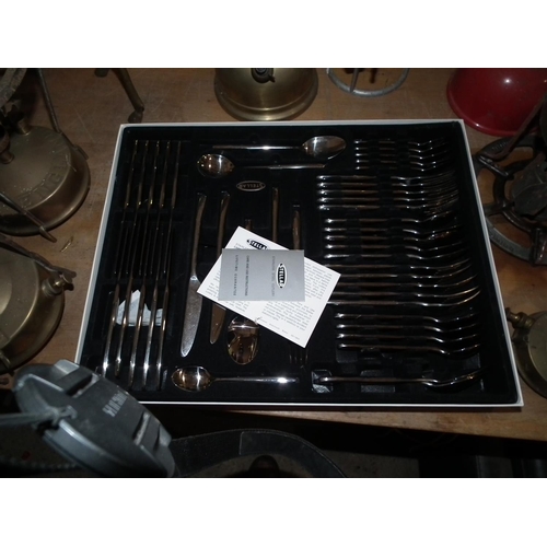 299 - STELLAR 44 PIECE CUTLERY SET