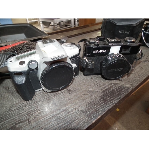 320 - 5 X MIXED CAMERAS