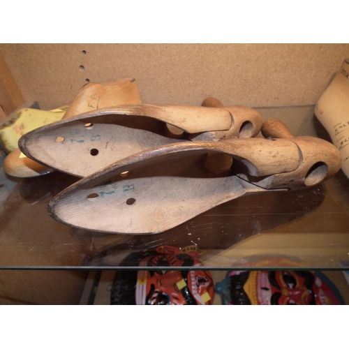 342 - WOODEN SHOE STRETCHERS