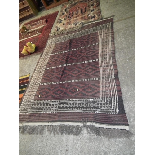 402 - PATTERNED RUG 206 X 144