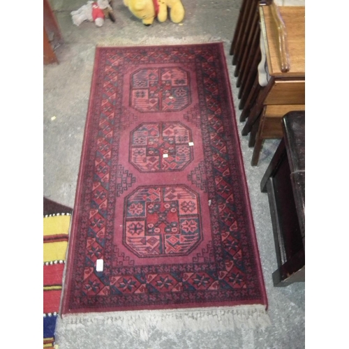 409 - PATTERENED RUG 134 X 69