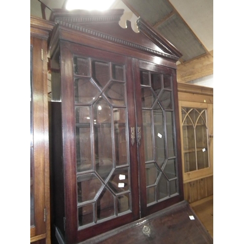 452 - GEORGIAN MAHOGANY BUREAU BOOKCASE