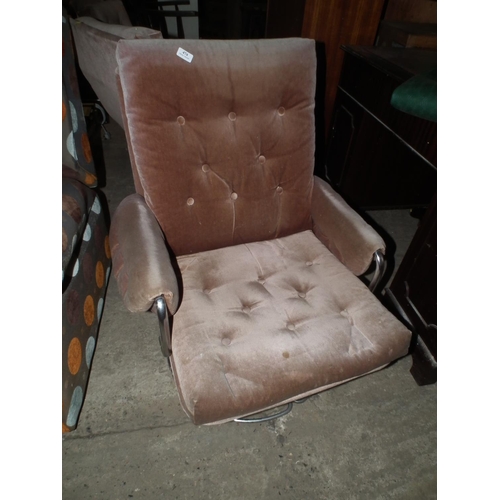 474 - 3 VINTAGE SWIVEL CHAIRS (TO BE REUPHOLSTERED)