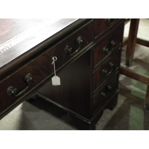 475 - 8 DRAWER LEATHER TOP DESK