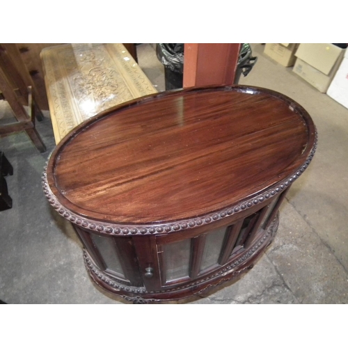 476 - DECORATIVE OVAL DISPLAY TABLE (1 PIECE OF GLASS MISSING)