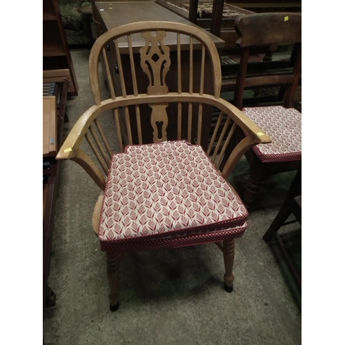 490 - WINDSOR STYLE CHAIR WITH CRINOLINE STRETCHER