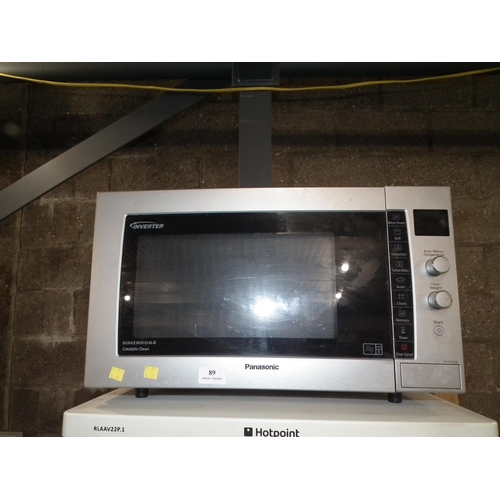 89 - PANASONIC 1000W MICROWAVE - WARRANTED UNTIL NOON TUES FOLLOWING THE ABOVE SALE