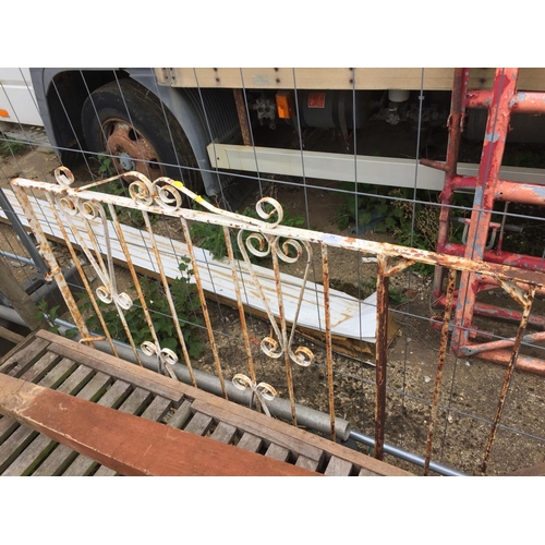 14 - SMALL GARDEN GATE - WHITE