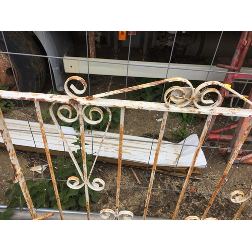 14 - SMALL GARDEN GATE - WHITE