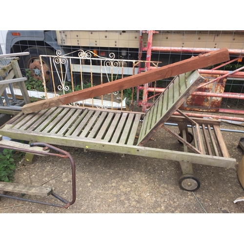 15 - WOODEN GARDEN LOUNGER