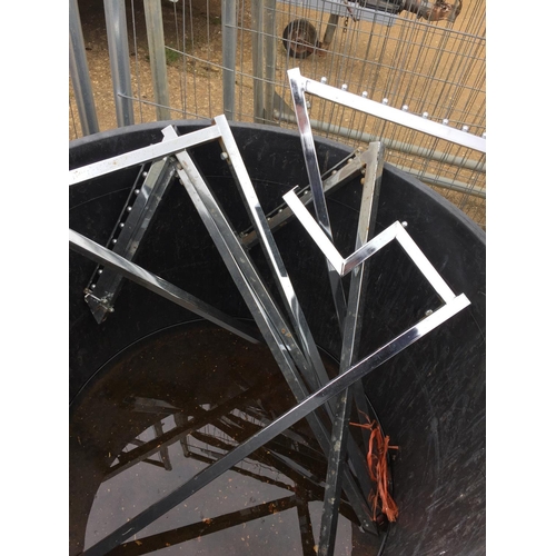 20 - 2 X CHROME CLOTHES RAILS