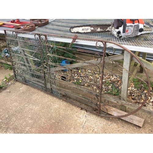 6A - LARGE GARDEN GATE - ARCHED