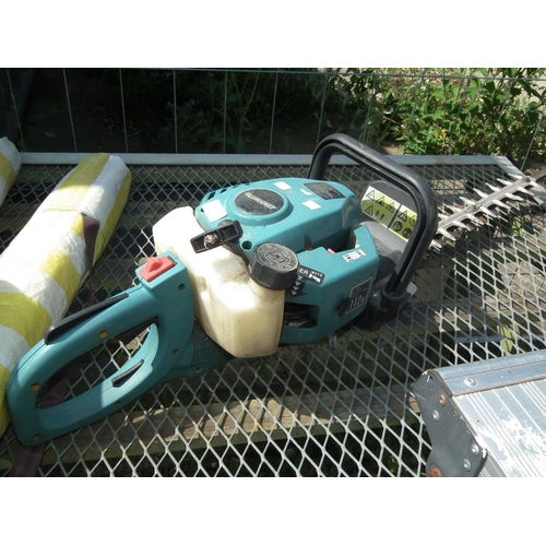 15 - HEDGE CUTTERS (PETROL)