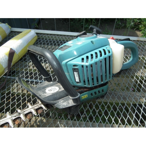 15 - HEDGE CUTTERS (PETROL)