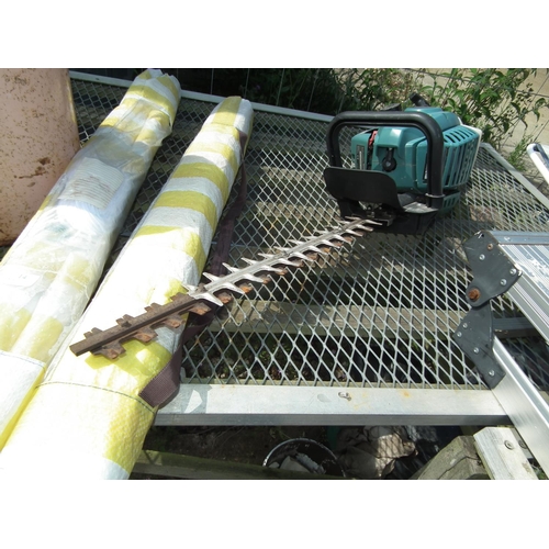 15 - HEDGE CUTTERS (PETROL)