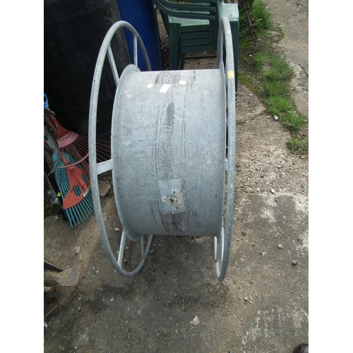 37 - GALVANISED HOSE REEL