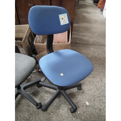 112 - 2 X OFFICE CHAIRS