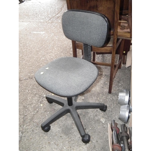 112 - 2 X OFFICE CHAIRS