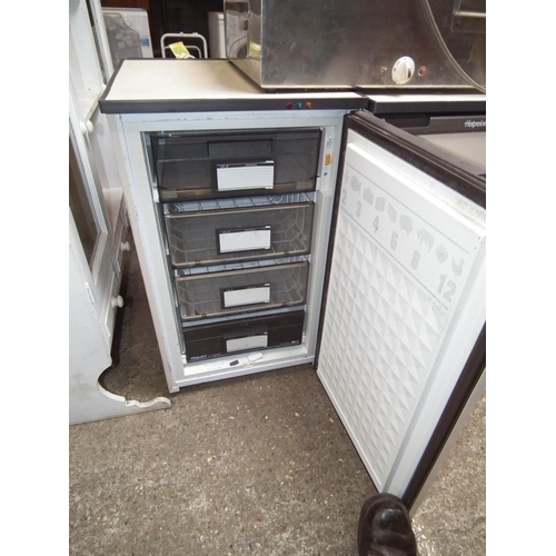 137 - HOTPOINT FREEZER - WARRANTED UNTIL 12 NOON ON TUESDAY FOLLOWING THE ABOVE SALE