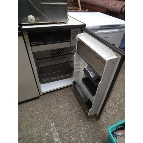 138 - HOTPOINT ICED DIAMOND FRIDGE - WARRANTED UNTIL 12 NOON ON TUESDAY FOLLOWING THE ABOVE SALE