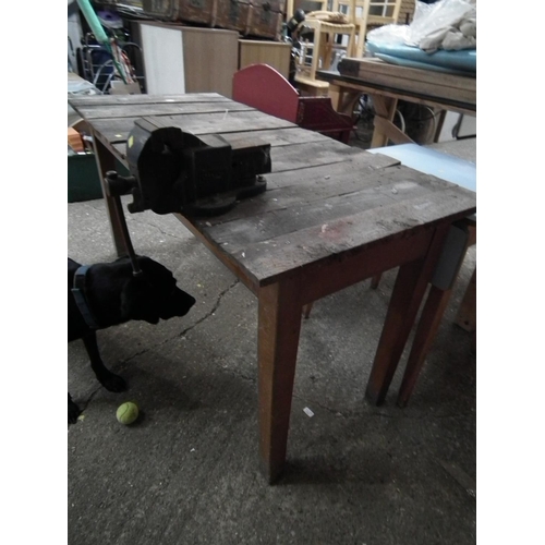 146 - WORK TABLE/BENCH WITH VICE