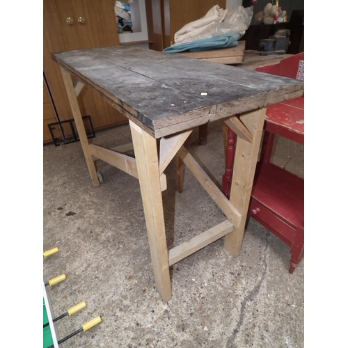 148 - SMALL WORK BENCH