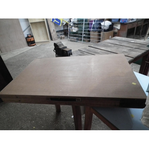 149 - PASTING TABLE/SHEETS ETC INC LARGE PLASTIC