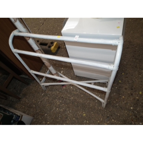 151 - TOWEL RAIL & BLACKOUT BLIND